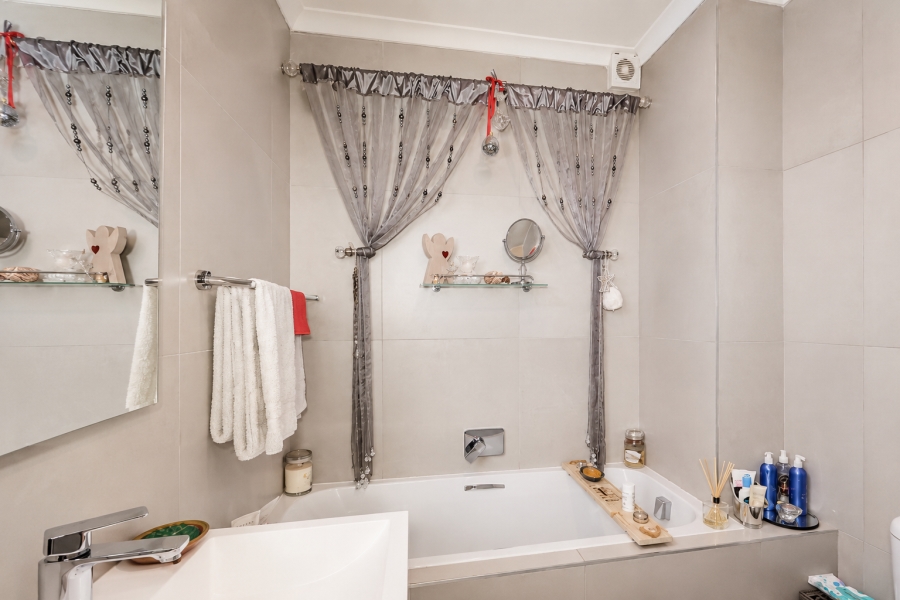 2 Bedroom Property for Sale in Table View Western Cape